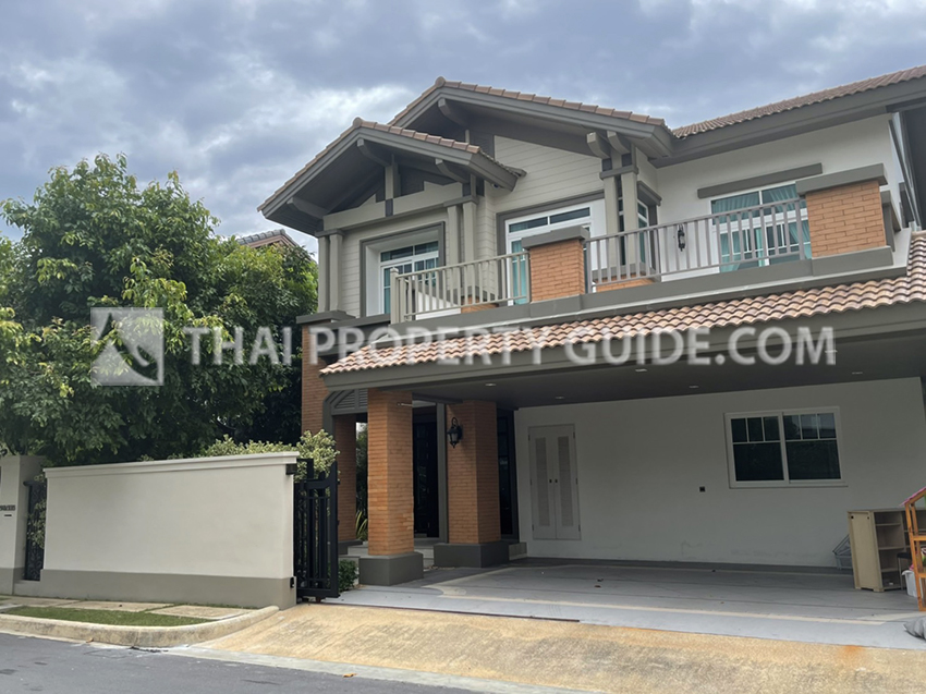 House with Shared Pool for sale in Bangnatrad