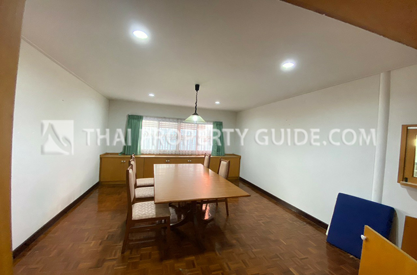 House with Shared Pool in Phaholyothin 