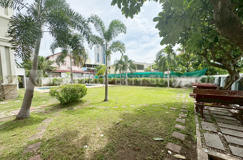 Apartment in Bangnatrad 