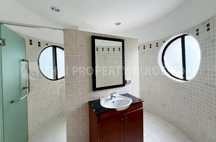 Apartment in Ploenchit 