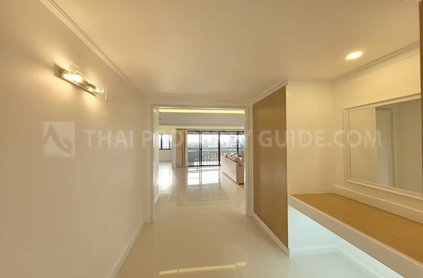 Apartment in Ploenchit 