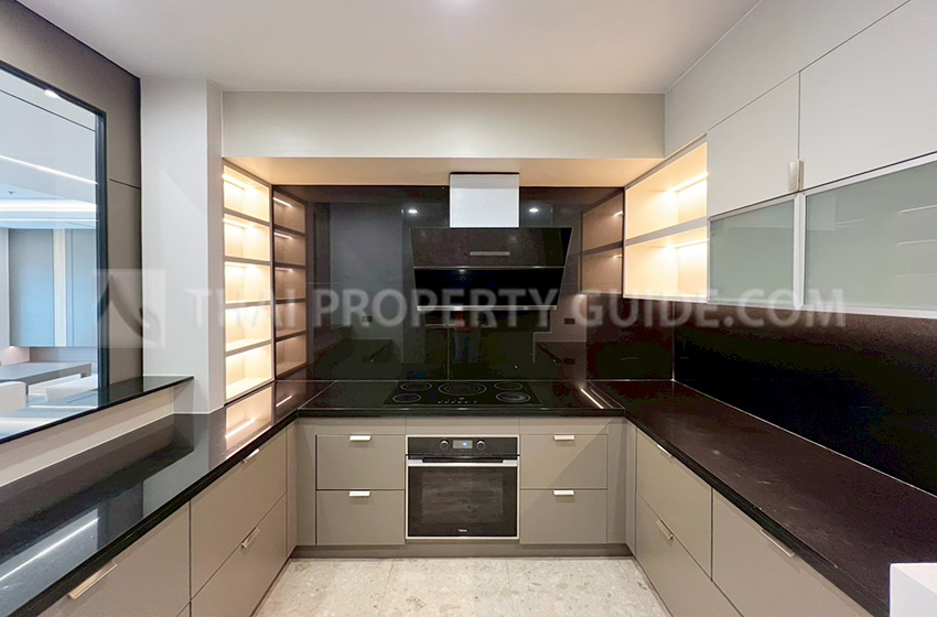 Apartment in Ploenchit 