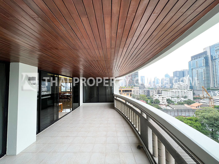 Apartment in Ploenchit 