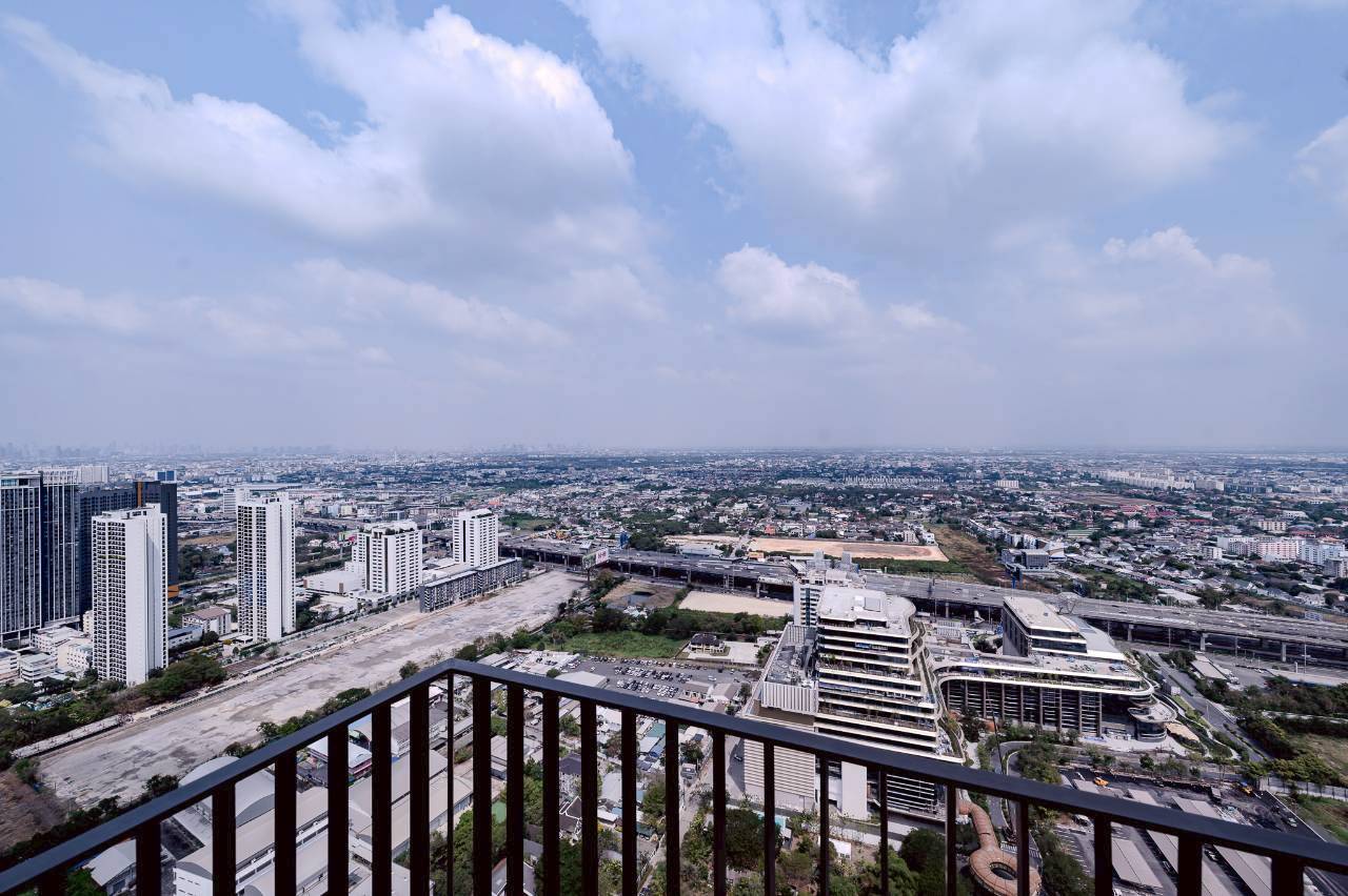 Condominium in Bangnatrad 