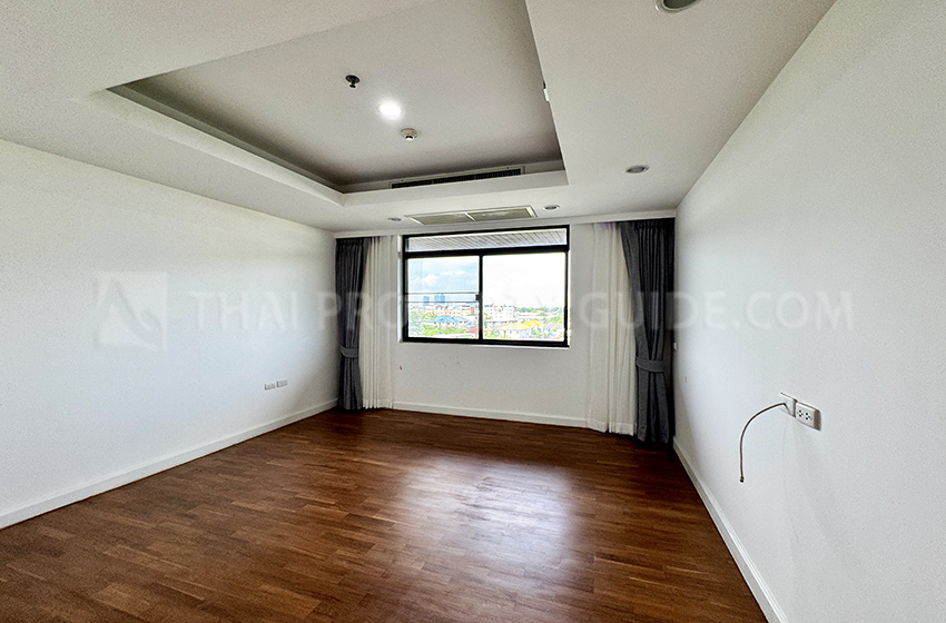 Condominium in Nichada Thani 
