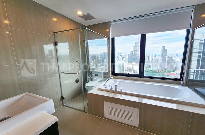 Condominium in New Petchburi 