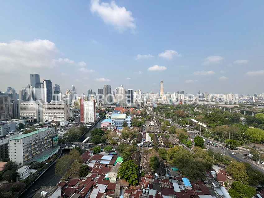 Condominium in New Petchburi 