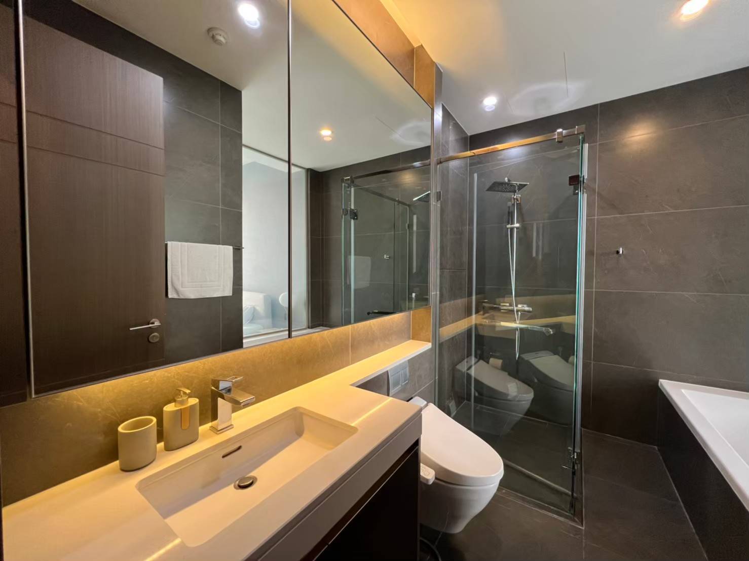 Condominium in New Petchburi 