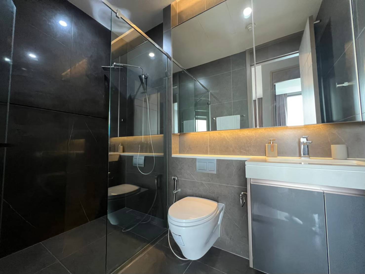 Condominium in New Petchburi 