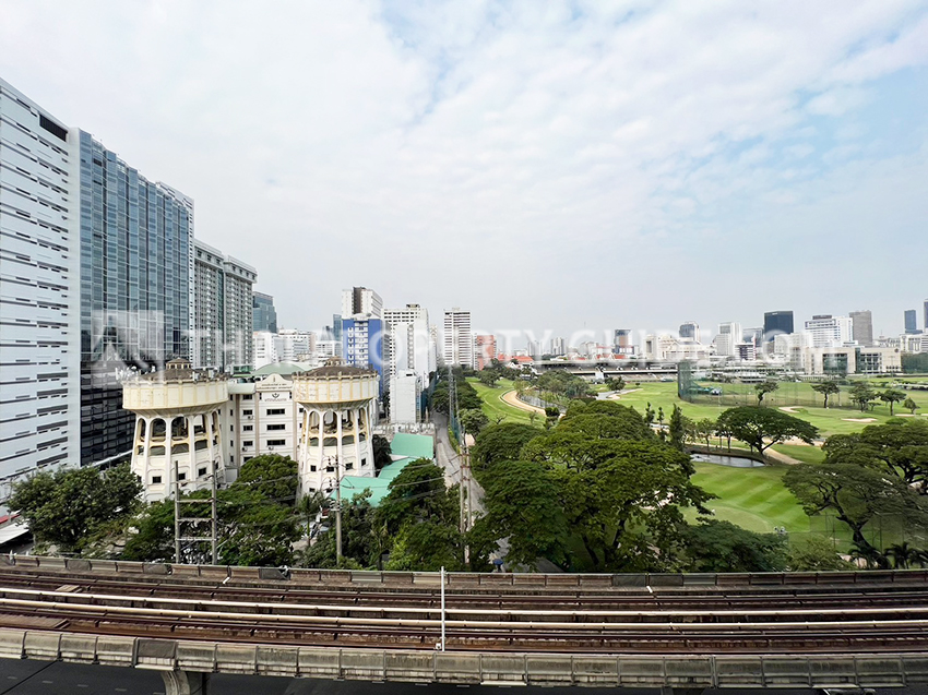 Condominium in Ploenchit 