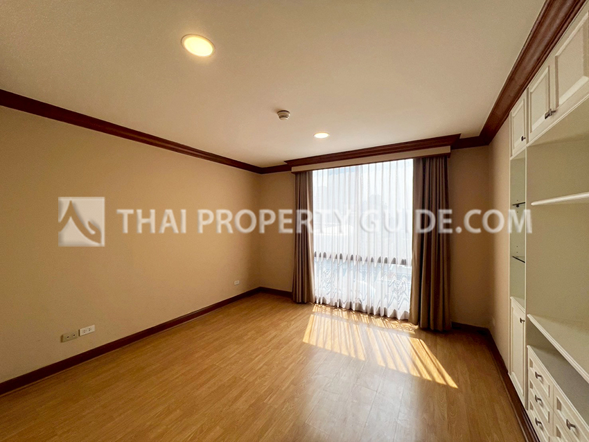 Condominium in Ploenchit 