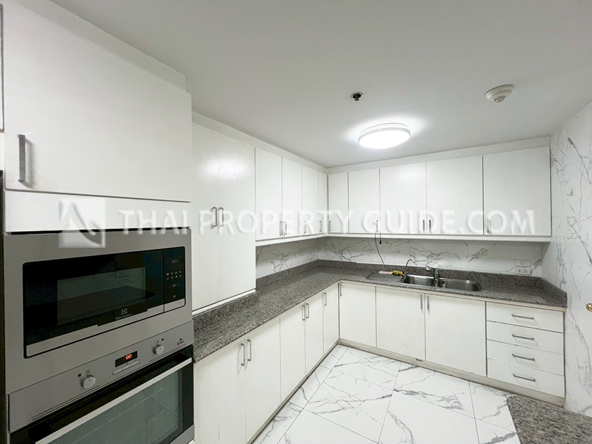 Condominium in Ploenchit 