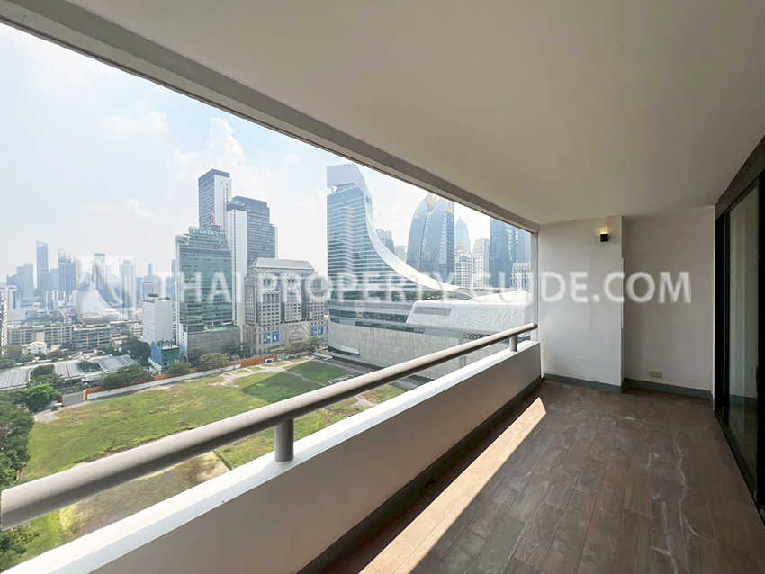 Condominium in Ploenchit 