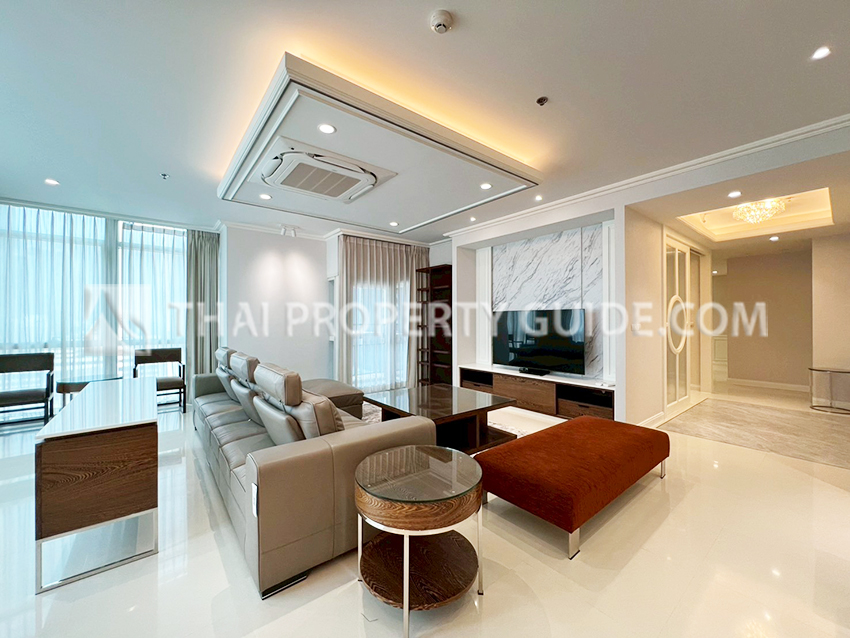 Condominium for rent in Ploenchit
