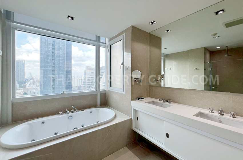 Condominium in Ploenchit : Athenee Residence 