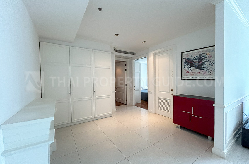 Condominium in Ploenchit : Athenee Residence 