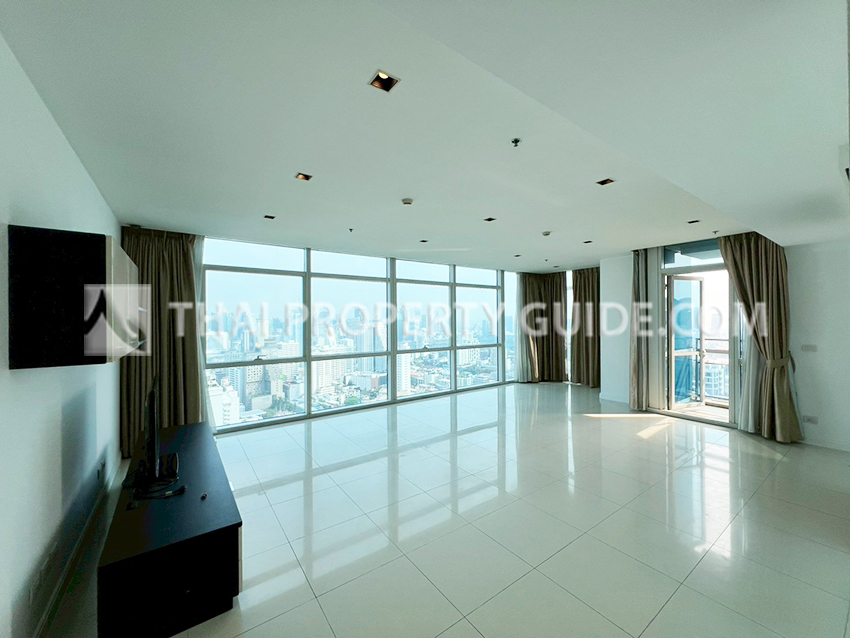 Condominium in Ploenchit