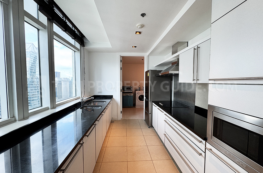 Condominium in Ploenchit : Athenee Residence 