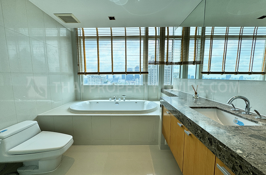 Condominium in Ploenchit : Athenee Residence 