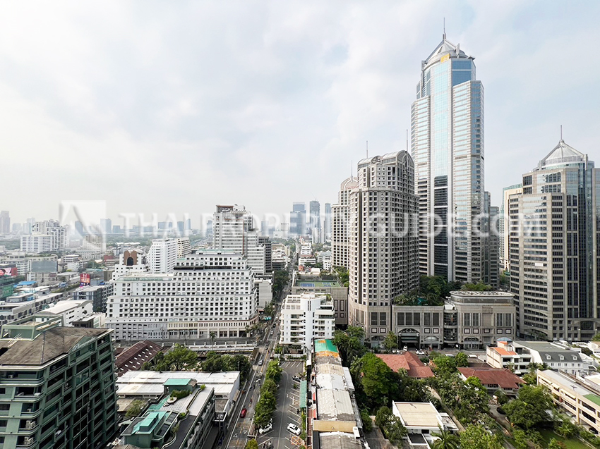 Condominium in Ploenchit : Athenee Residence 