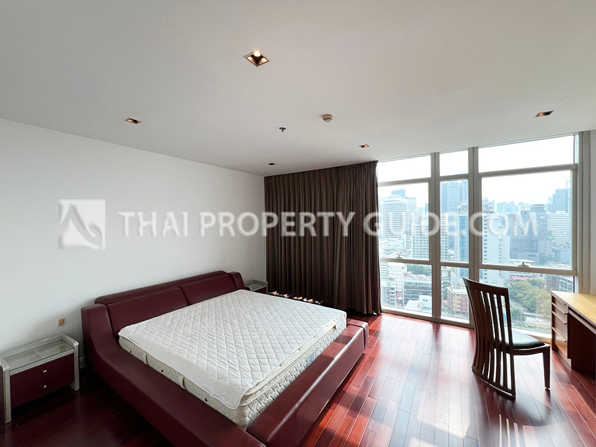 Condominium in Ploenchit : Athenee Residence 