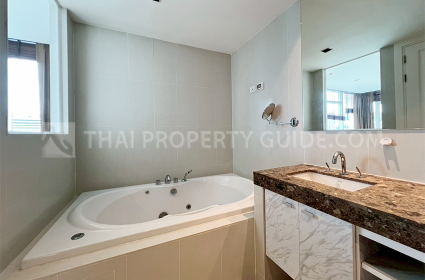 Condominium in Ploenchit : Athenee Residence 