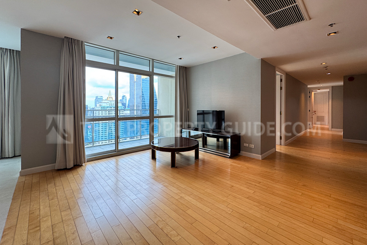 Condominium for rent in Ploenchit