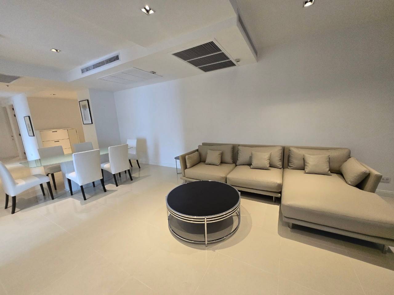 Condominium for rent in Ploenchit