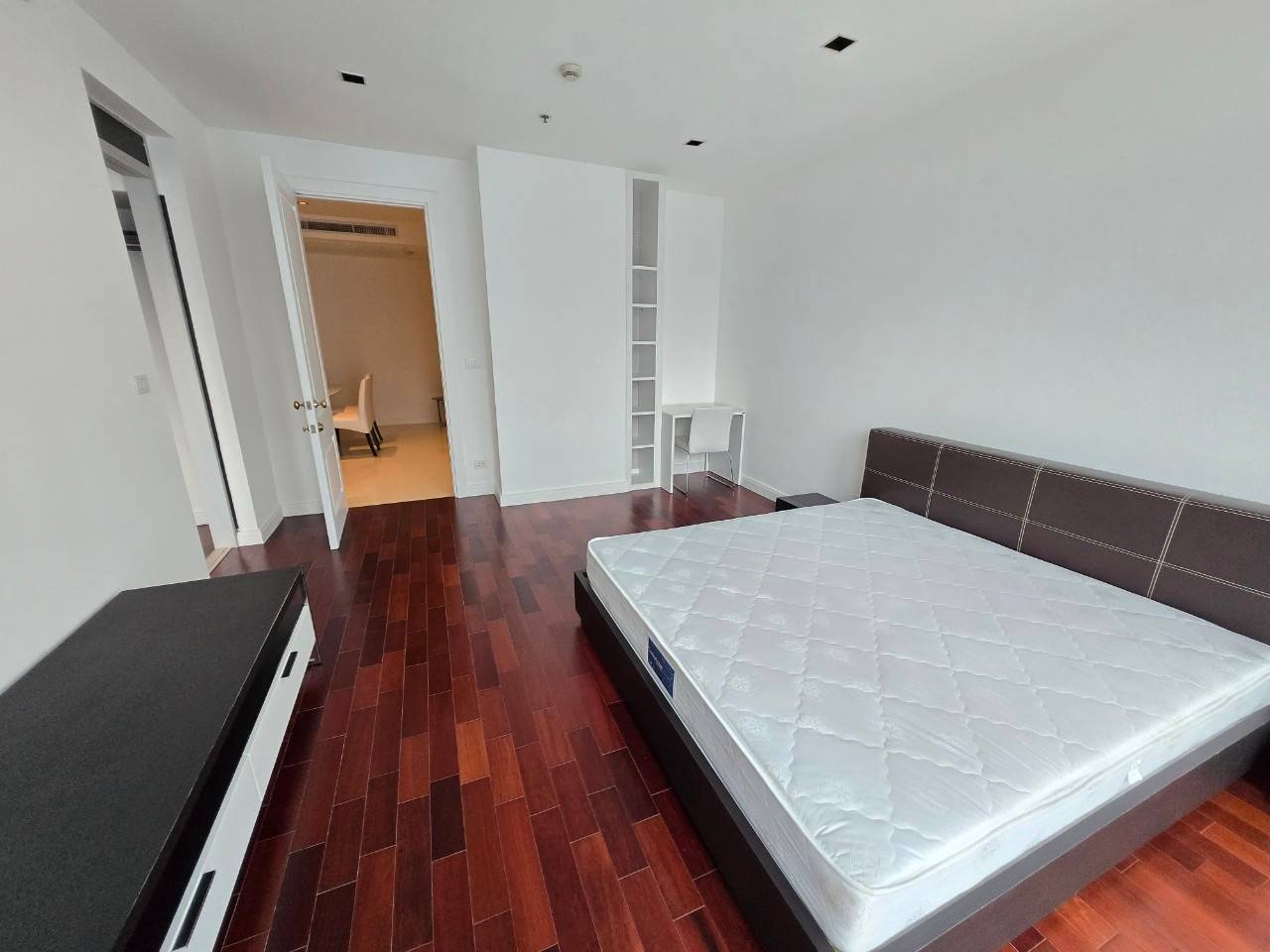 Condominium in Ploenchit : Athenee Residence 