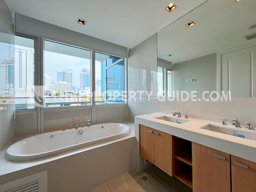 Condominium in Ploenchit : Athenee Residence 