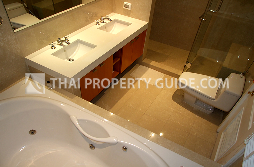 Condominium in Ploenchit : Athenee Residence 