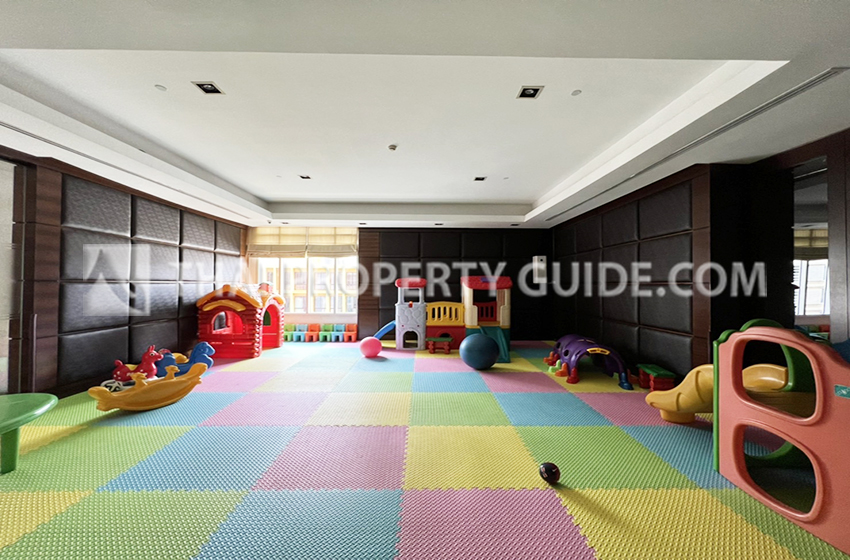 Condominium in Ploenchit : Athenee Residence 