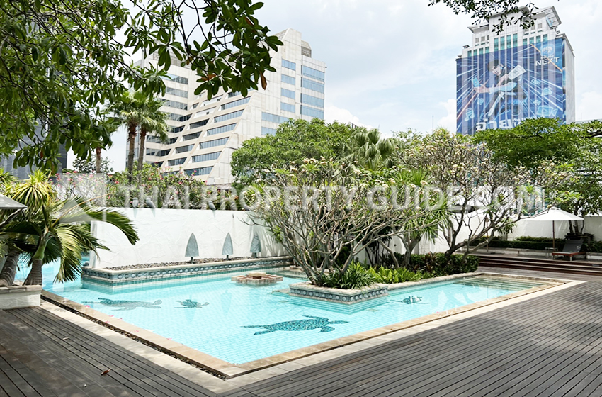 Condominium in Ploenchit : Athenee Residence 