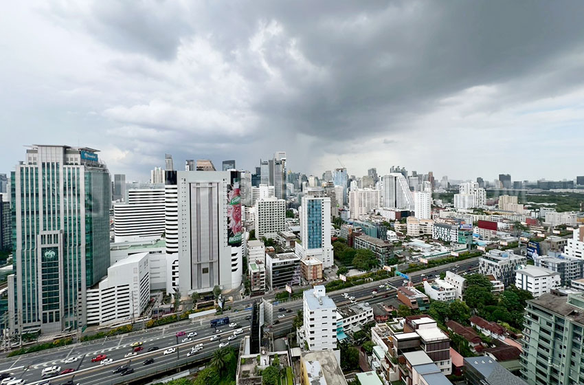 Condominium in Ploenchit : Athenee Residence 