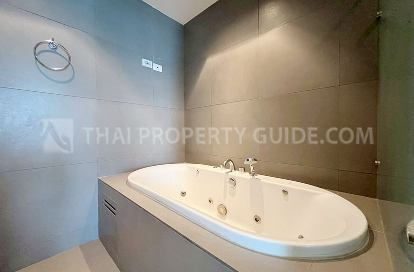 Condominium in Ploenchit : Athenee Residence 
