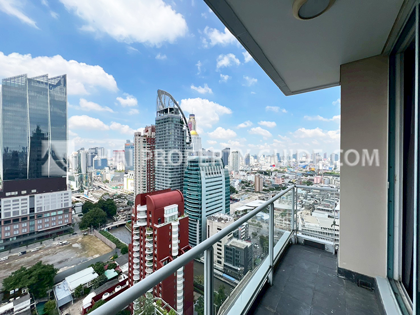 Condominium in Ploenchit 