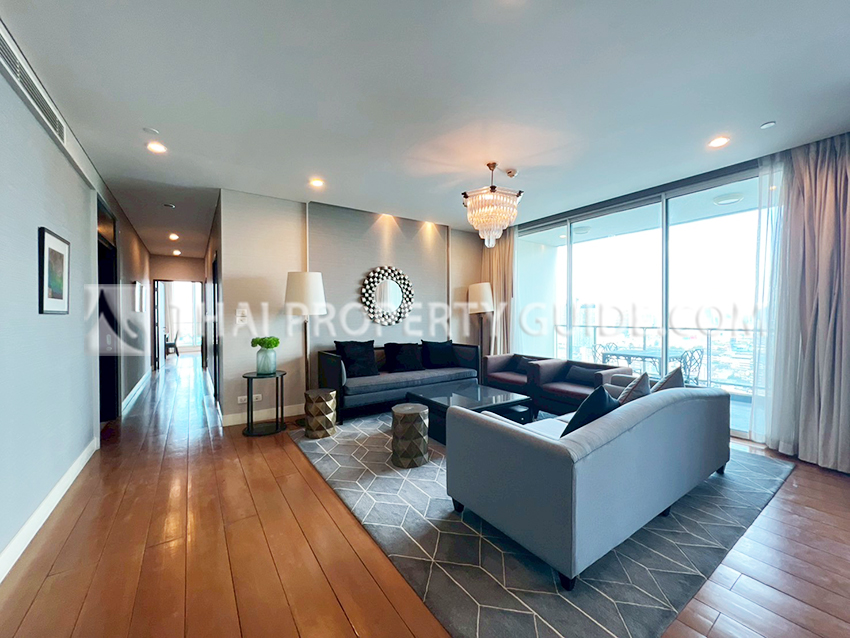 Condominium in Ploenchit 