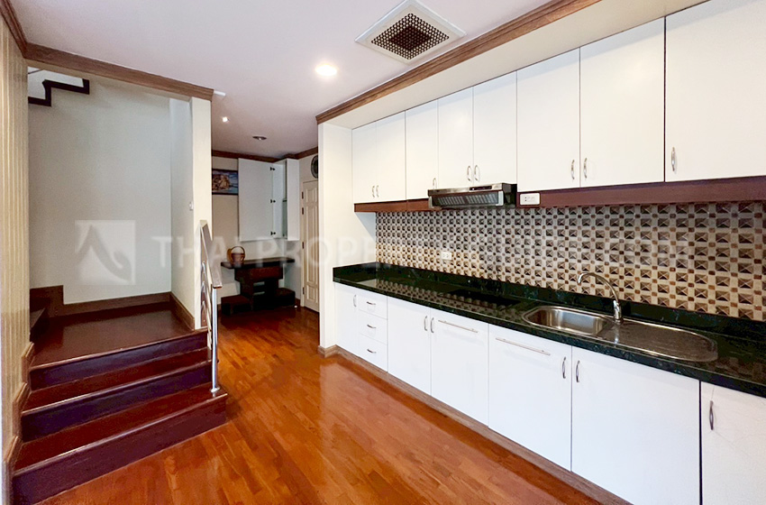 Condominium in Ploenchit 