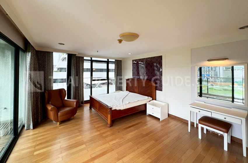 Condominium in Ploenchit 