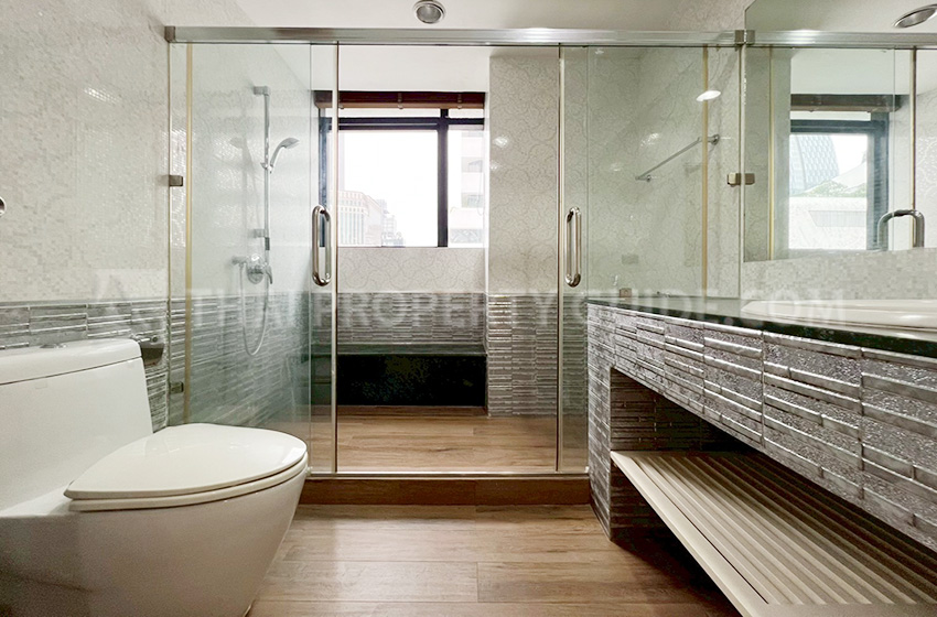 Condominium in Ploenchit 