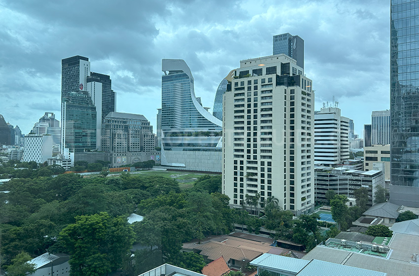 Condominium in Ploenchit 