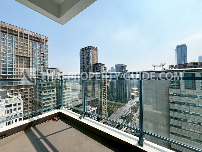 Condominium in Ploenchit 