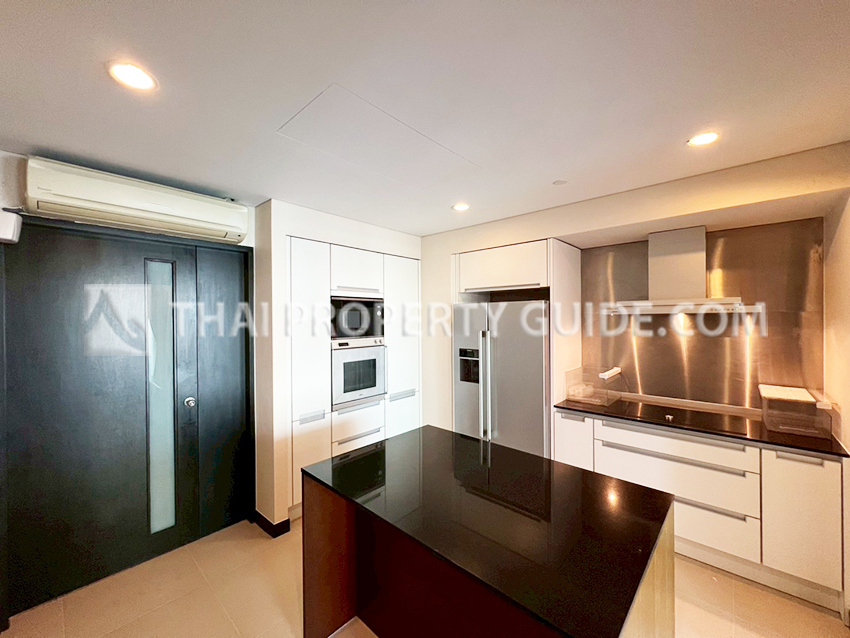 Condominium in Ploenchit 