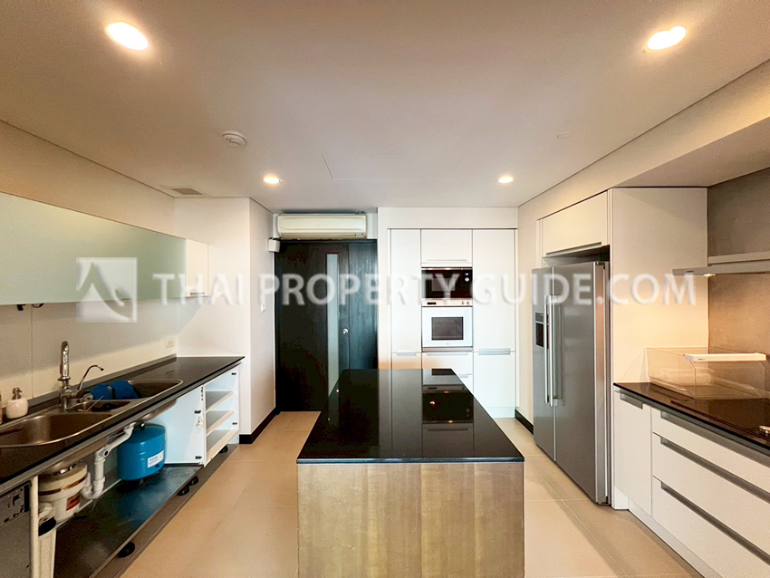 Condominium in Ploenchit 