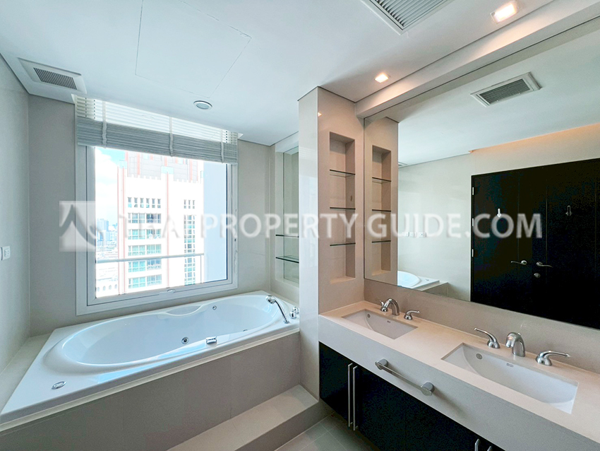 Condominium in Ploenchit 