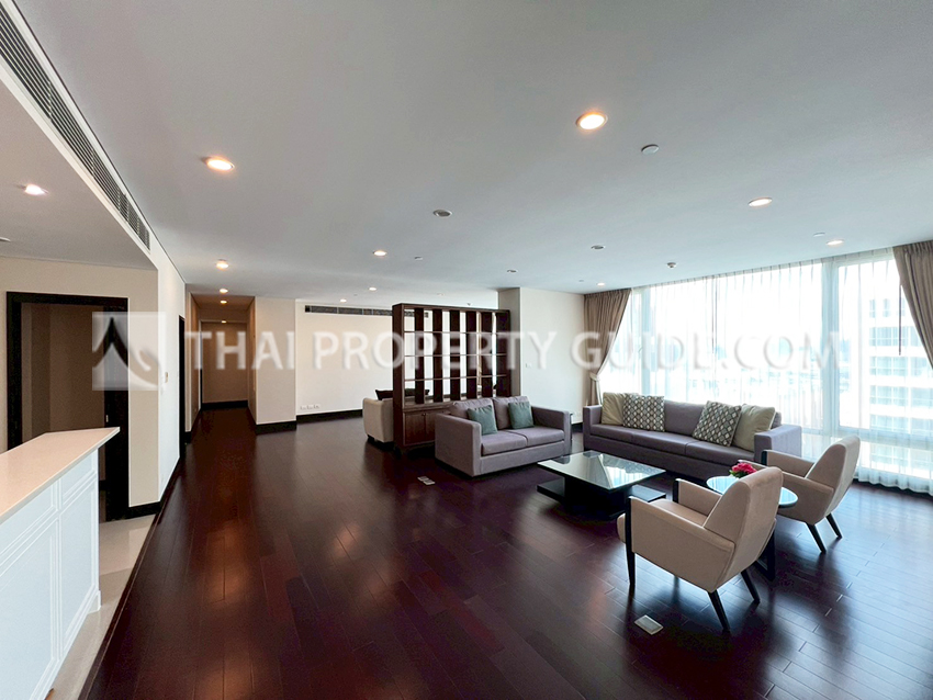 Condominium in Ploenchit 