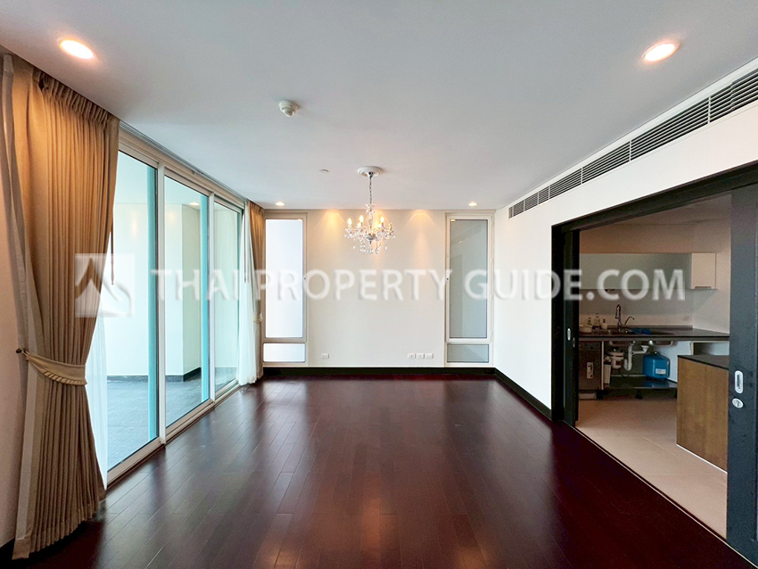 Condominium in Ploenchit 