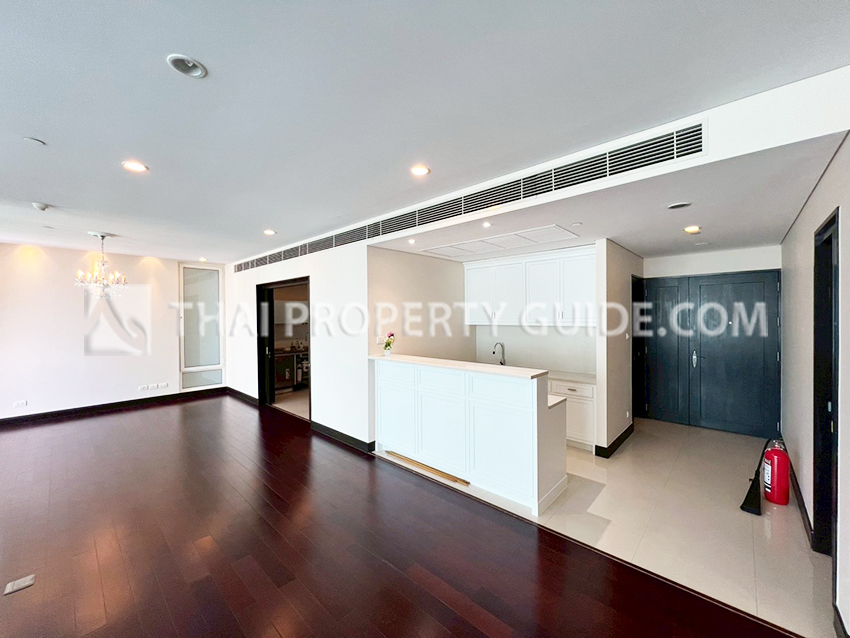 Condominium in Ploenchit 