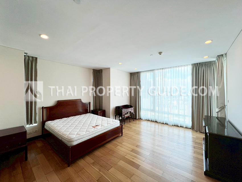 Condominium in Ploenchit 