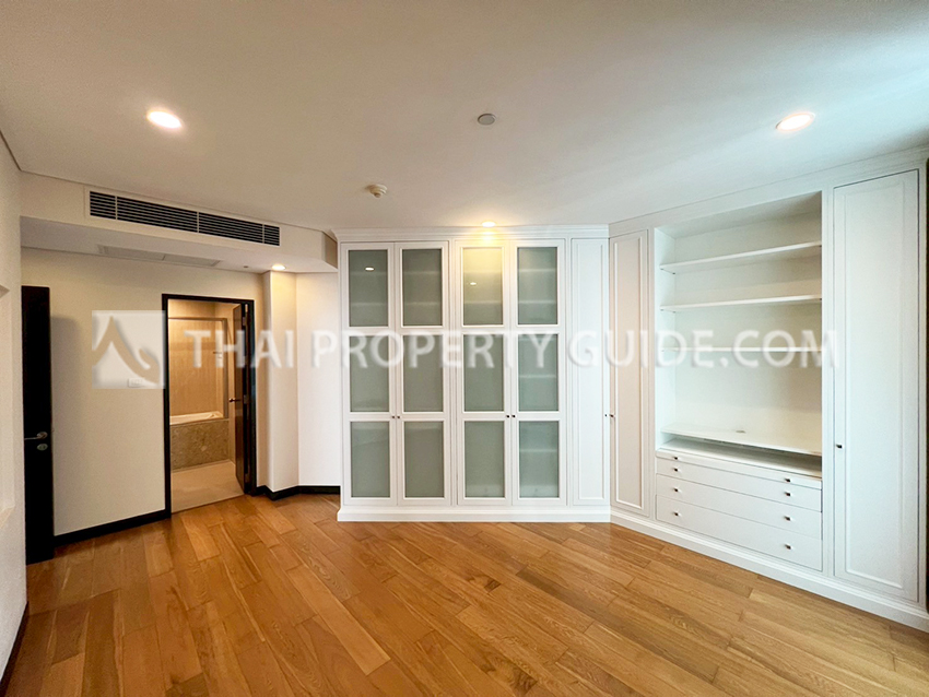 Condominium in Ploenchit 